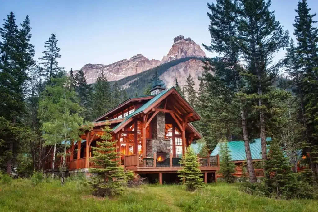 Cathedral Mountain Lodge, Field Banff NP