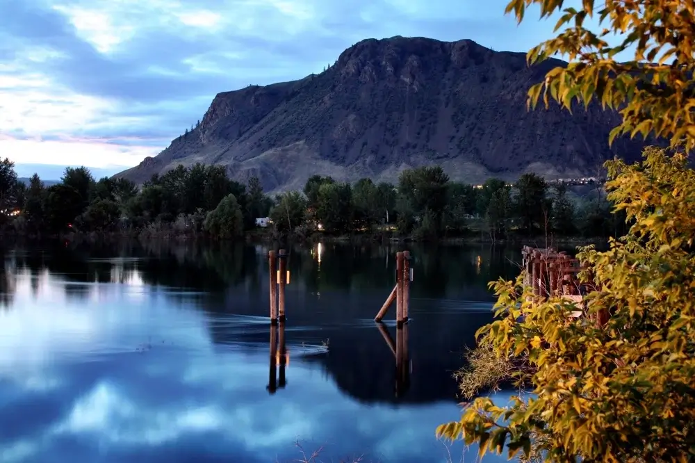 Kamloops - Lake and mountain