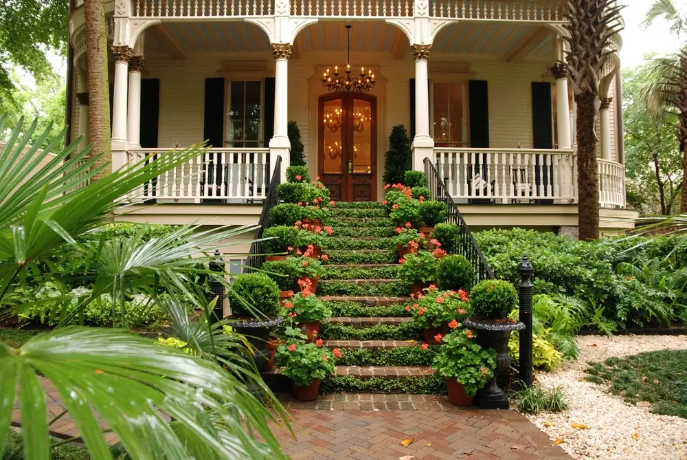 Savannah, Georgia, USA - historic colonial home with flowers